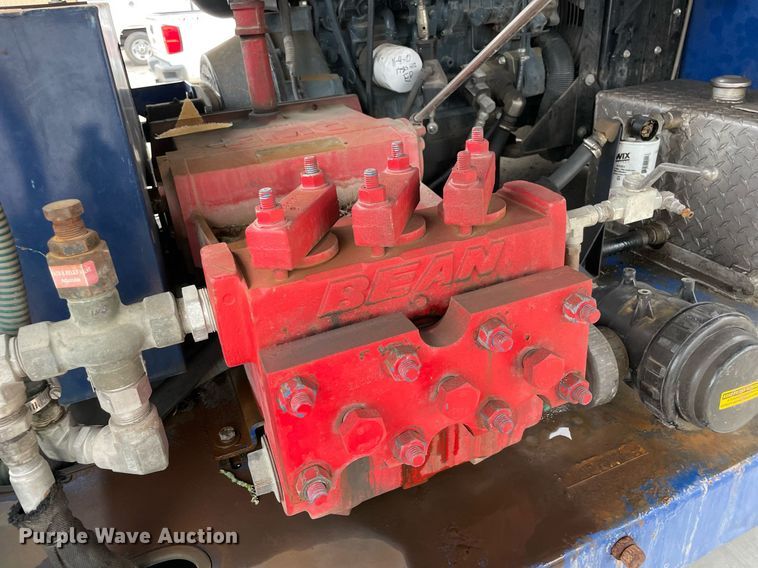 image for item LV9202 2015 Isuzu NQR sewer jetter truck