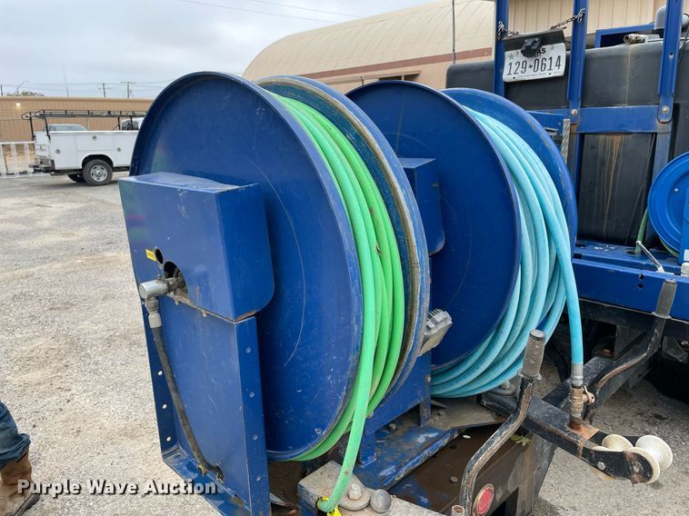 image for item LV9202 2015 Isuzu NQR sewer jetter truck