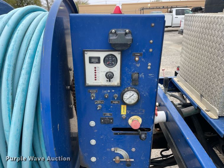 image for item LV9202 2015 Isuzu NQR sewer jetter truck