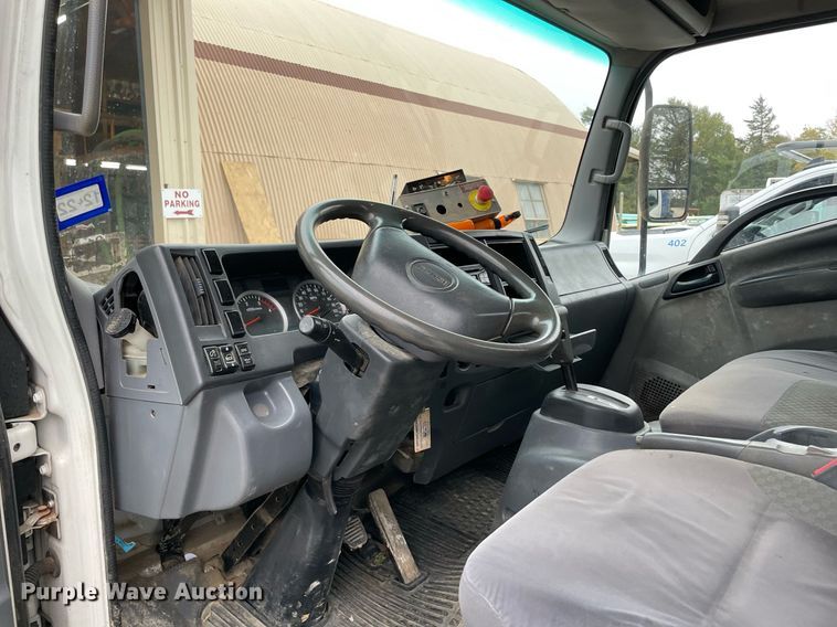 image for item LV9202 2015 Isuzu NQR sewer jetter truck