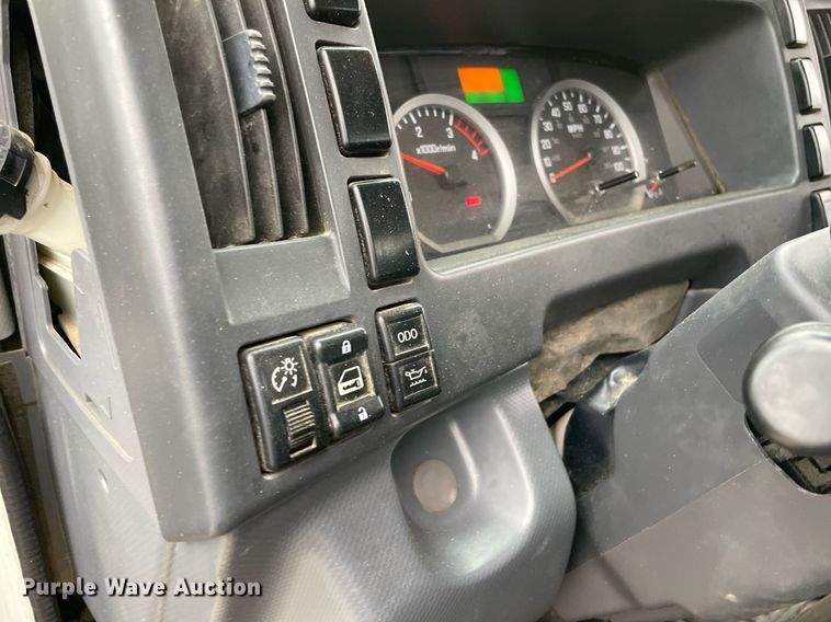 image for item LV9202 2015 Isuzu NQR sewer jetter truck