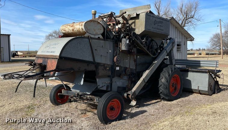 image for item LV9276 Gleaner II combine