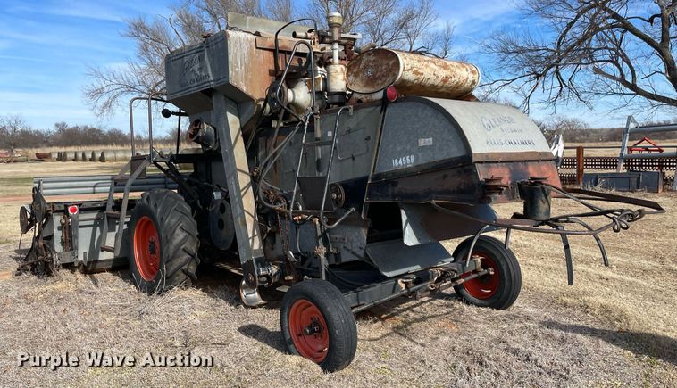 image for item LV9276 Gleaner II combine