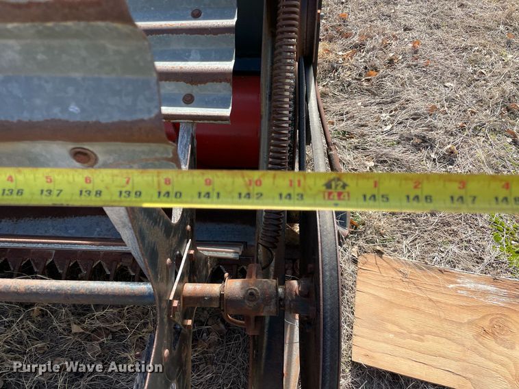 image for item LV9276 Gleaner II combine