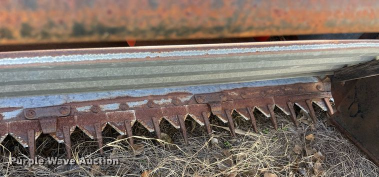 image for item LV9276 Gleaner II combine