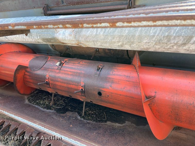 image for item LV9276 Gleaner II combine