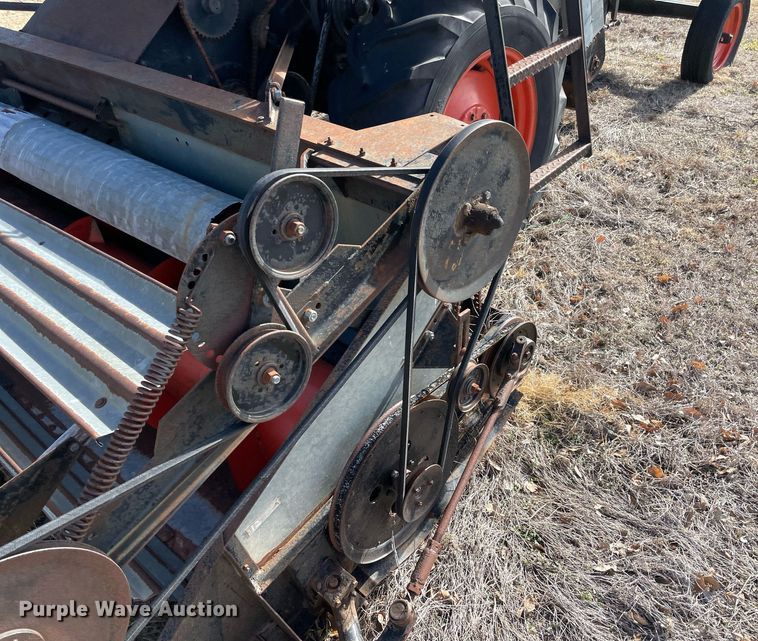 image for item LV9276 Gleaner II combine