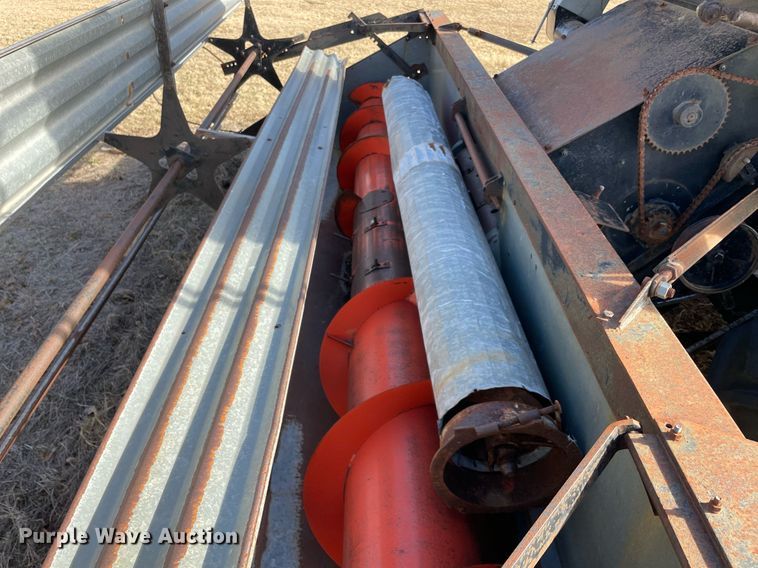 image for item LV9276 Gleaner II combine