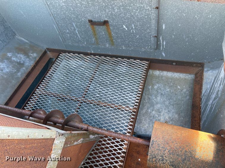 image for item LV9276 Gleaner II combine