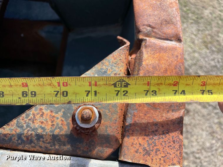 image for item LV9276 Gleaner II combine