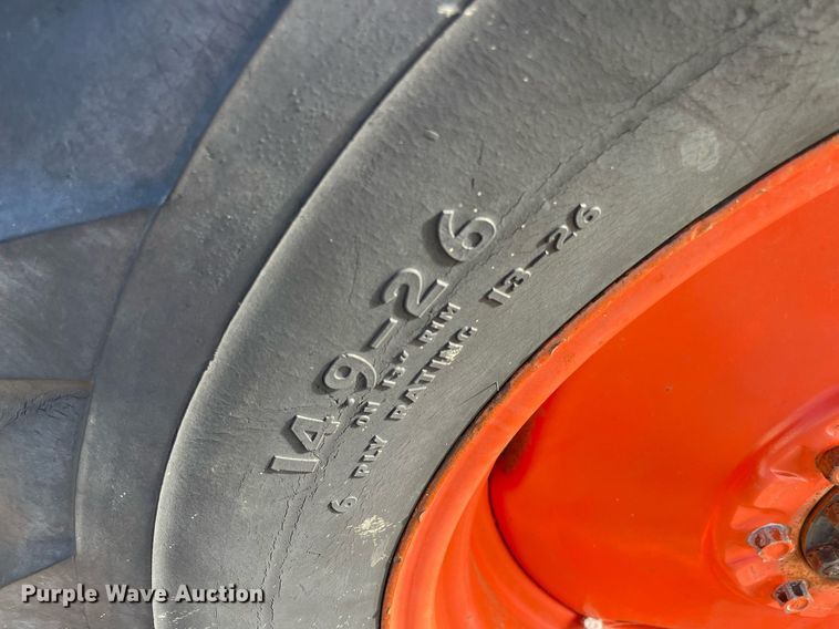 image for item LV9276 Gleaner II combine