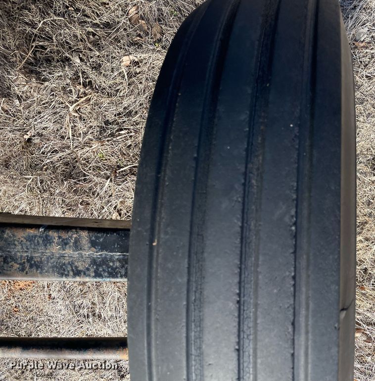 image for item LV9276 Gleaner II combine