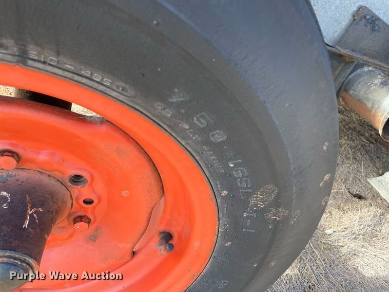 image for item LV9276 Gleaner II combine