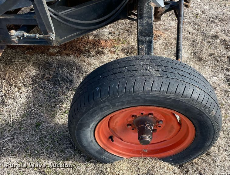 image for item LV9276 Gleaner II combine