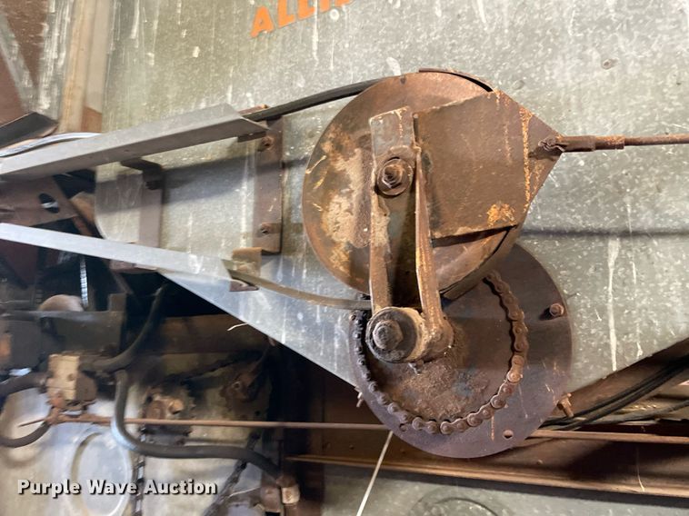 image for item LV9277 Gleaner A combine