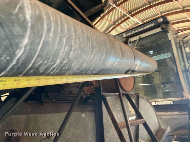 image for item LV9277 Gleaner A combine