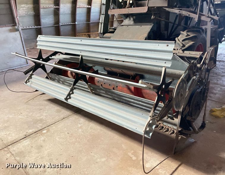 image for item LV9277 Gleaner A combine