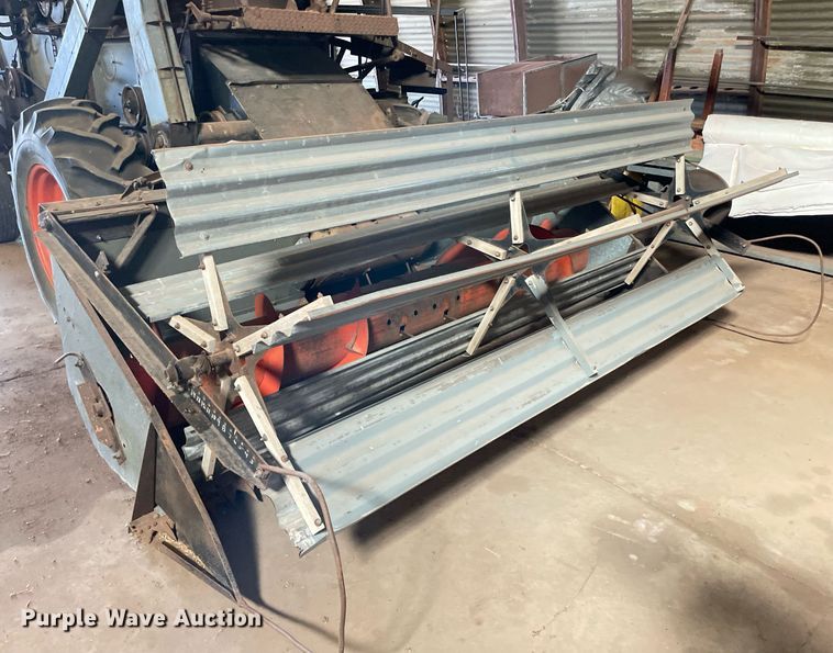 image for item LV9277 Gleaner A combine