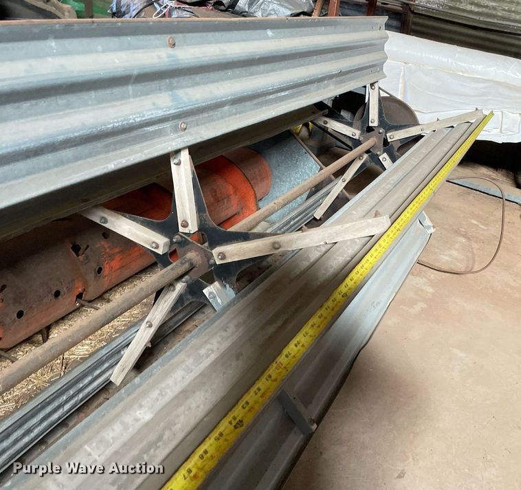 image for item LV9277 Gleaner A combine