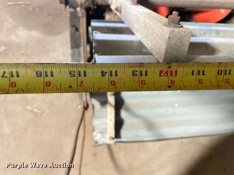 image for item LV9277 Gleaner A combine