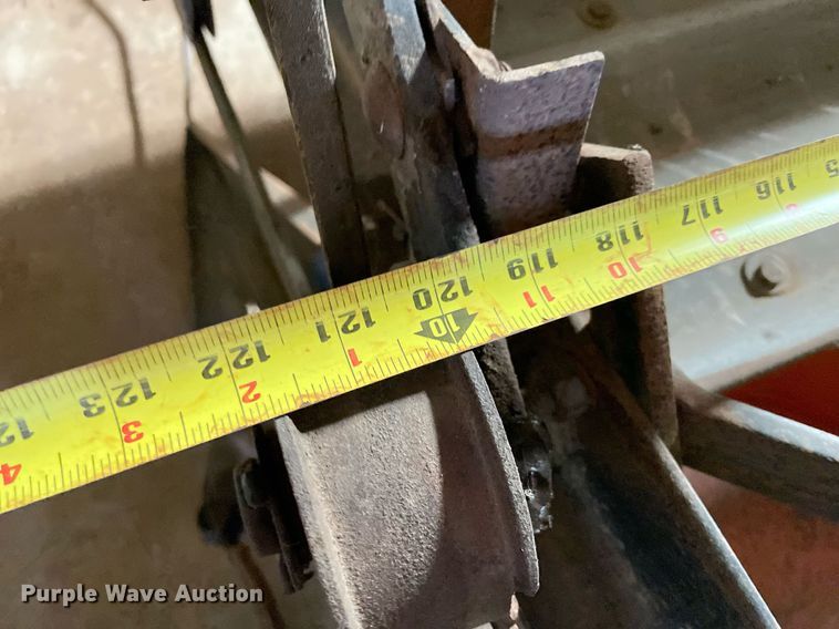 image for item LV9277 Gleaner A combine