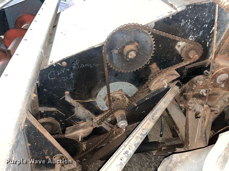 image for item LV9277 Gleaner A combine