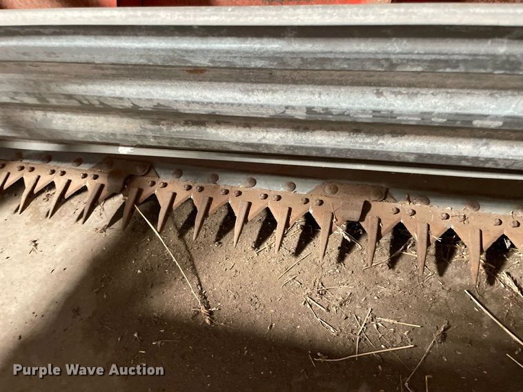 image for item LV9277 Gleaner A combine