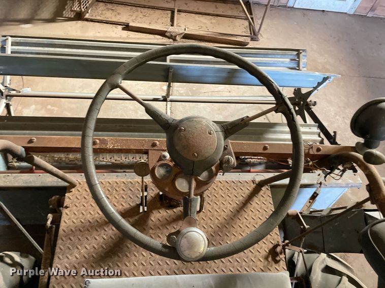 image for item LV9277 Gleaner A combine