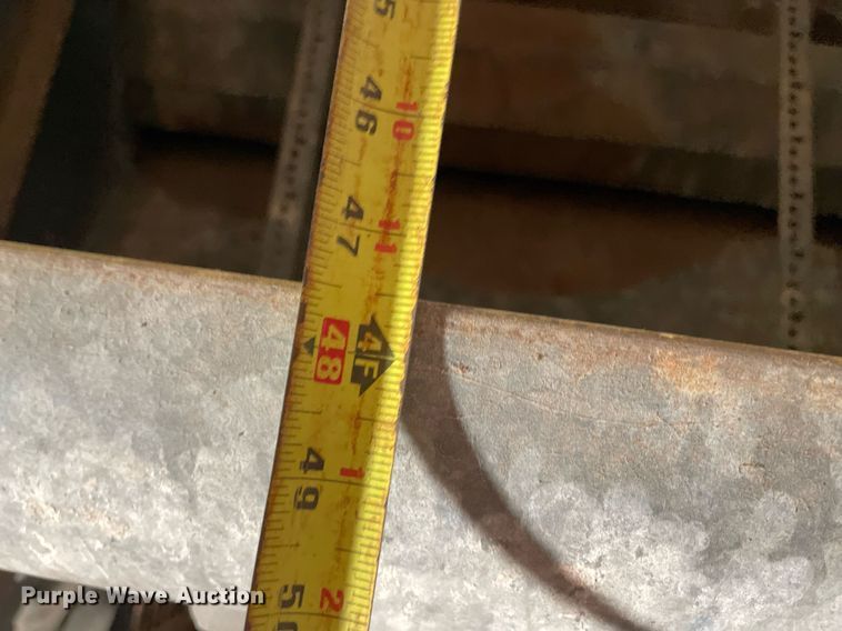 image for item LV9277 Gleaner A combine