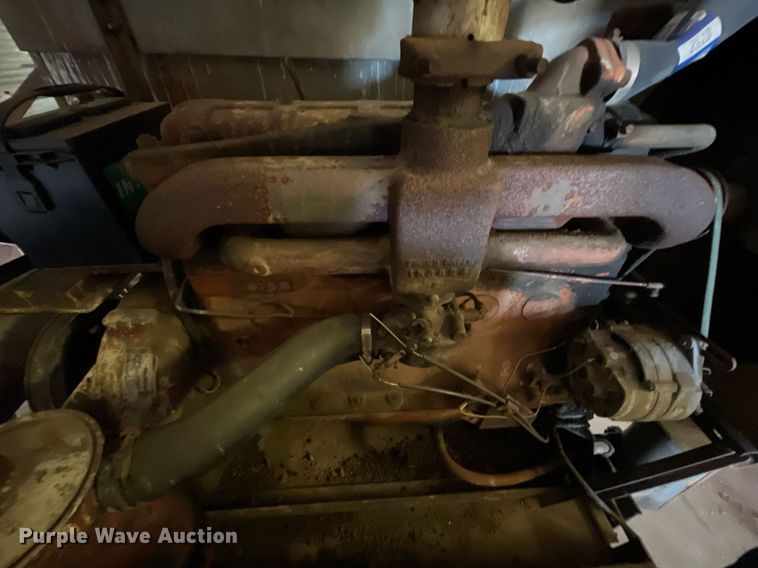 image for item LV9277 Gleaner A combine