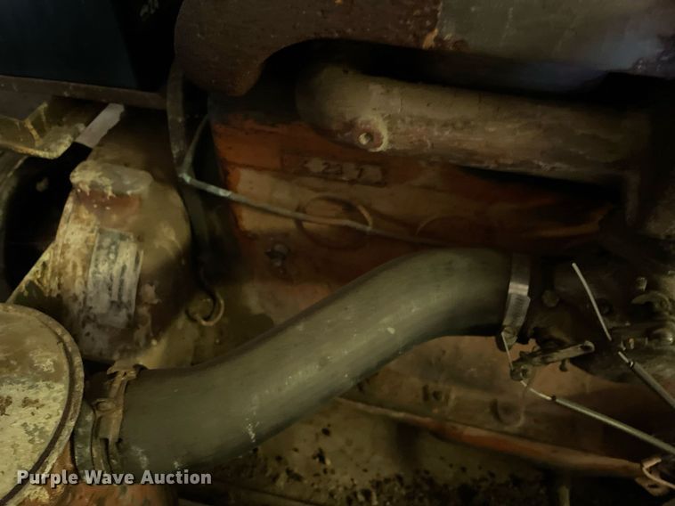 image for item LV9277 Gleaner A combine