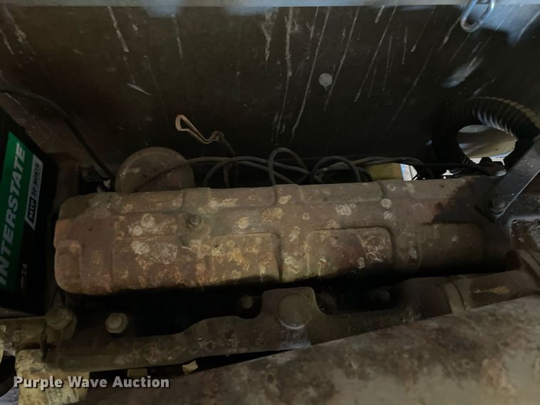 image for item LV9277 Gleaner A combine