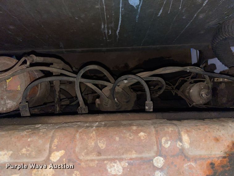 image for item LV9277 Gleaner A combine