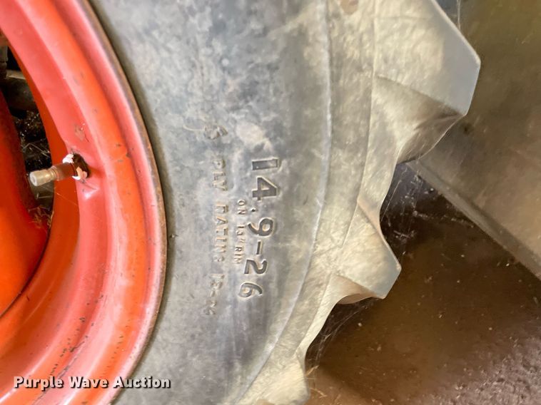 image for item LV9277 Gleaner A combine