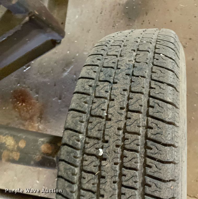 image for item LV9277 Gleaner A combine