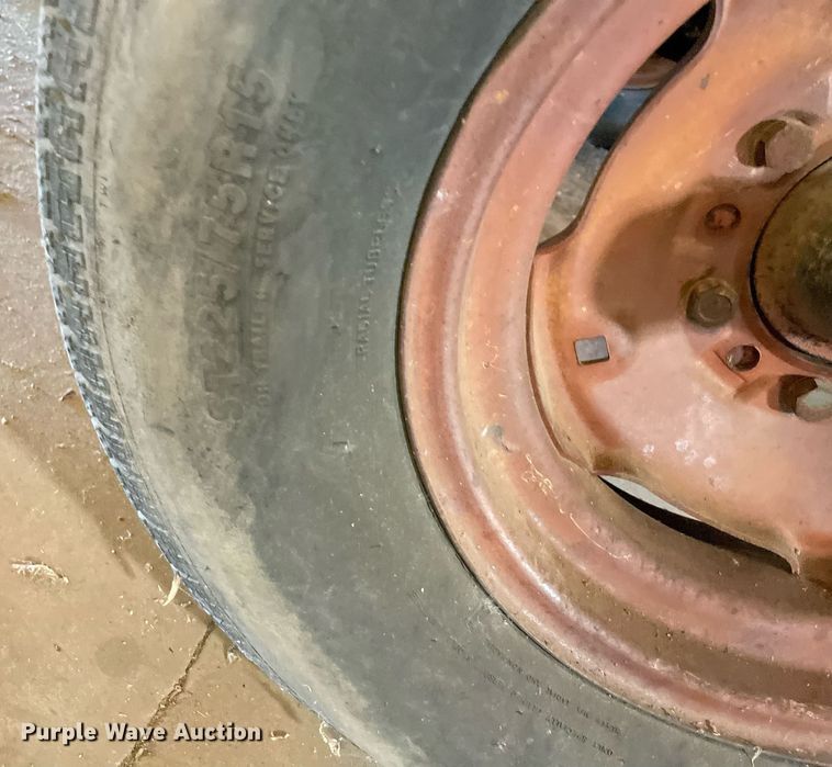 image for item LV9277 Gleaner A combine