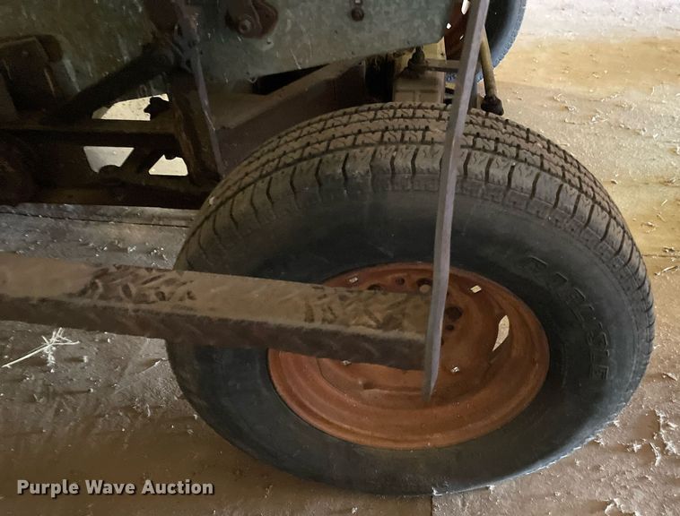 image for item LV9277 Gleaner A combine