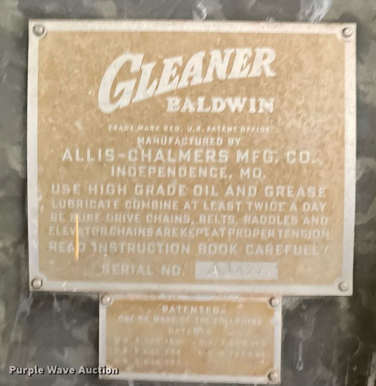 image for item LV9277 Gleaner A combine