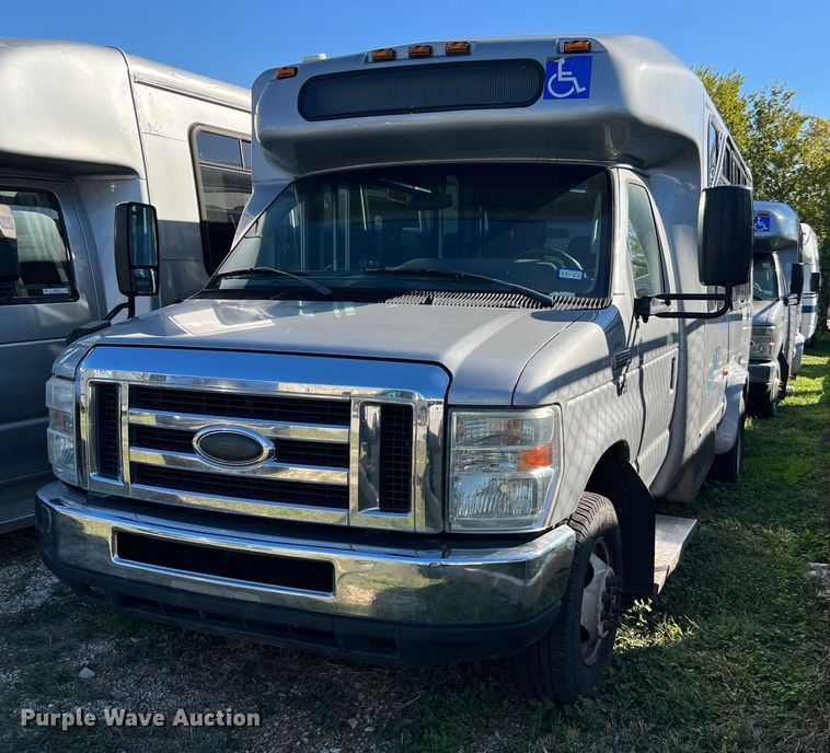 image for item MH9933 2014 Ford E350  shuttle bus