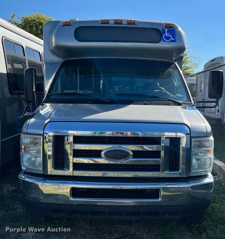 image for item MH9933 2014 Ford E350  shuttle bus