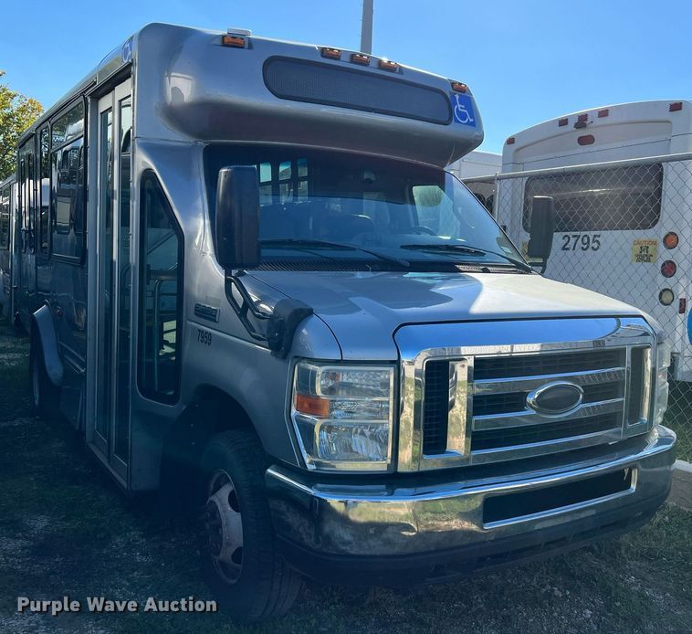 image for item MH9933 2014 Ford E350  shuttle bus