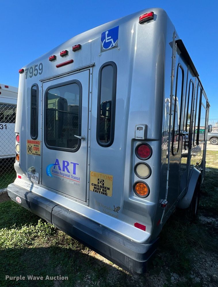 image for item MH9933 2014 Ford E350  shuttle bus