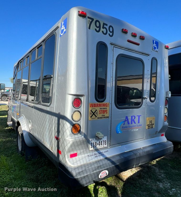 image for item MH9933 2014 Ford E350  shuttle bus