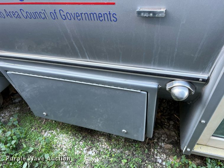 image for item MH9933 2014 Ford E350  shuttle bus