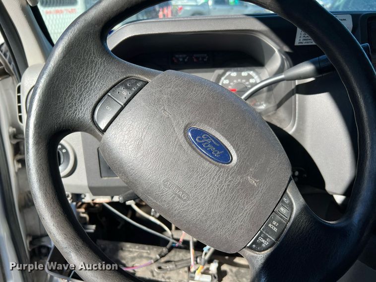 image for item MH9933 2014 Ford E350  shuttle bus