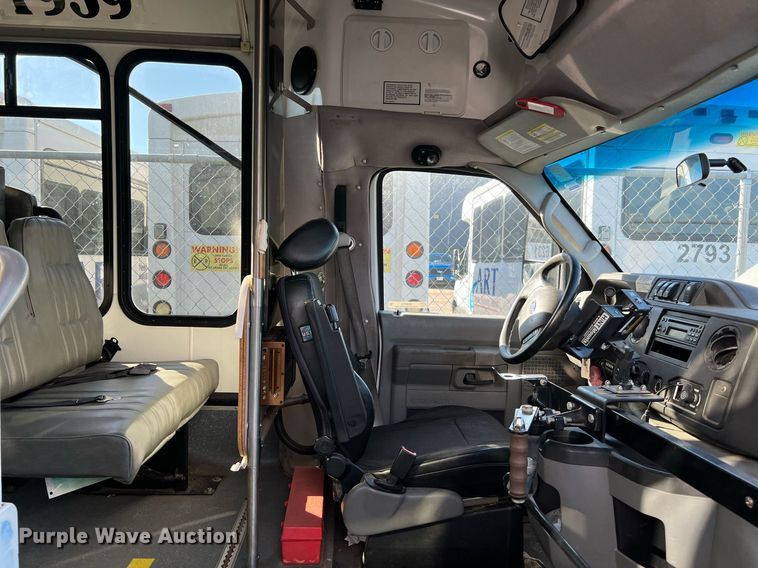 image for item MH9933 2014 Ford E350  shuttle bus