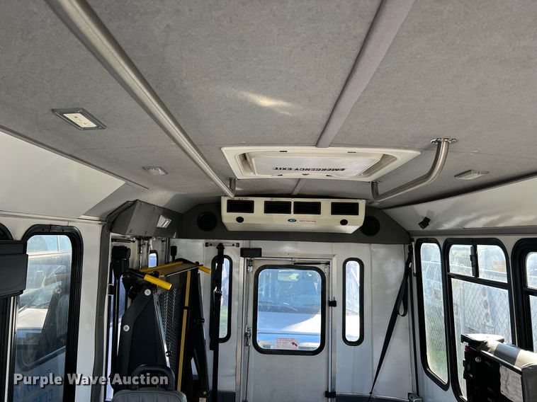 image for item MH9933 2014 Ford E350  shuttle bus