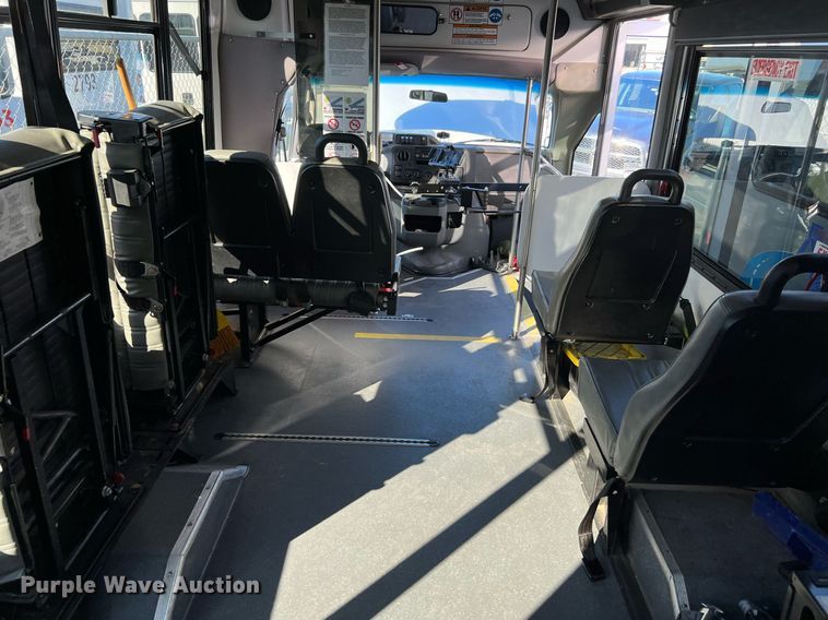 image for item MH9933 2014 Ford E350  shuttle bus