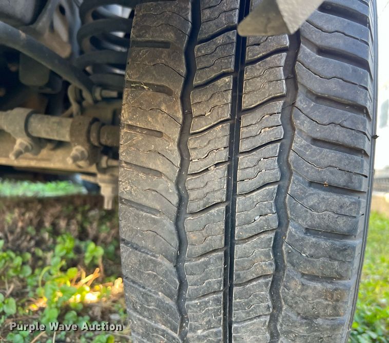 image for item MH9933 2014 Ford E350  shuttle bus