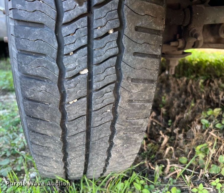 image for item MH9933 2014 Ford E350  shuttle bus